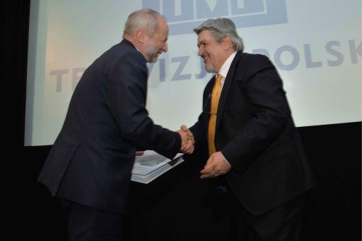 Consegna libro a Juliusz Braun, Prezes (Presidente generale) TVP foto I. Sobieszczuk Consegna libro a Juliusz Braun, Prezes (Presidente generale) TVP foto I. Sobieszczuk